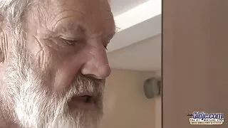Ilgaplaukis jaunikli ...