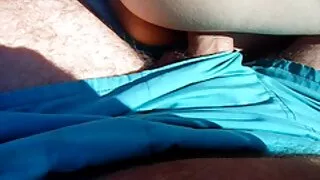 Jis prisirišo prie g ...