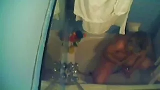 Du siaučiantys shala ...