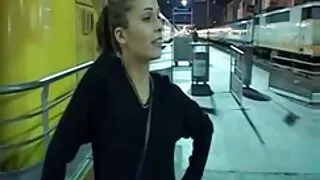 Gulėdamas ant sofos  ...