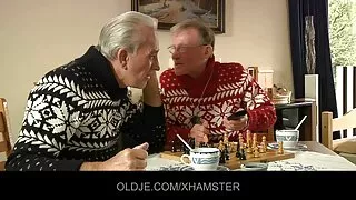 Masažuotojas atsisėd ...